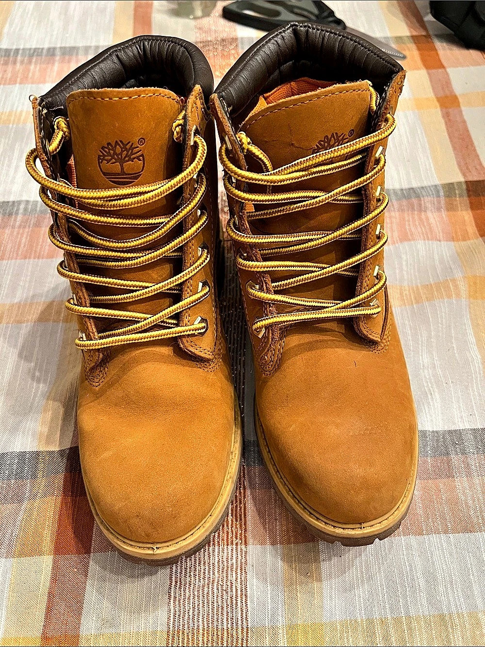 Classic Timberland 6-Inch Premium Boots size 8M